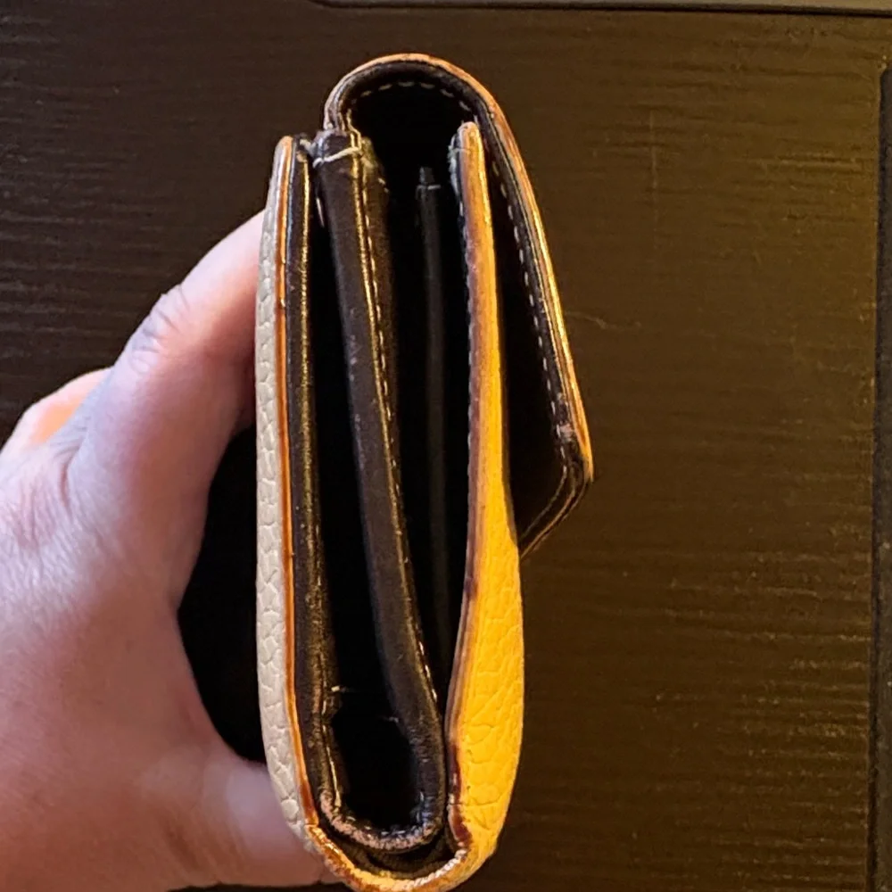 Kate Spade Light Tan Pebbled Leather Wallet Basic Travel‎ Casual - Picture 9 of 10